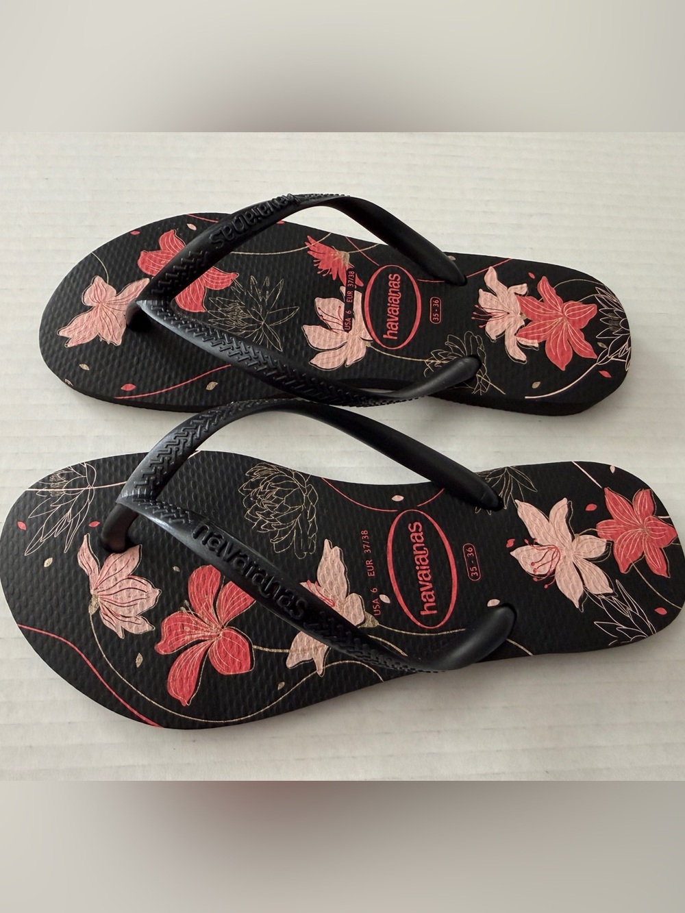 Havaianas Flip Flops Black With Floral Footbed Women’s Sandals Size 6 NWOB - Picture 2 of 5